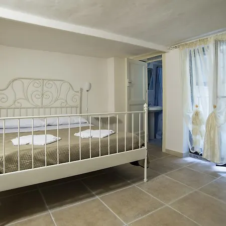Guest house To Live